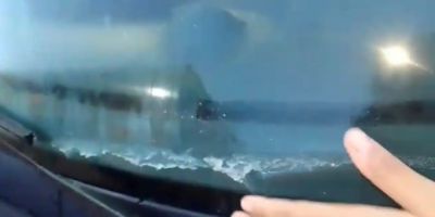 Internauta registra camada de gelo em automóvel no amanhecer desta segunda-feira em Camaquã