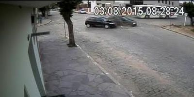 Constantes acidentes no cruzamento Presidente Vargas com Walter Kess causam preocupação 