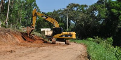 Sentinela do Sul - construtora realiza melhorias em caminho de serviço para obras na BR-116/RS