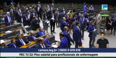 Aprovada em 1º turno PEC que prevê o piso nacional da Enfermagem