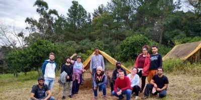 Estudantes de Agroecologia da FURG São Lourenço do Sul visitam granja agroecológica em Viamão