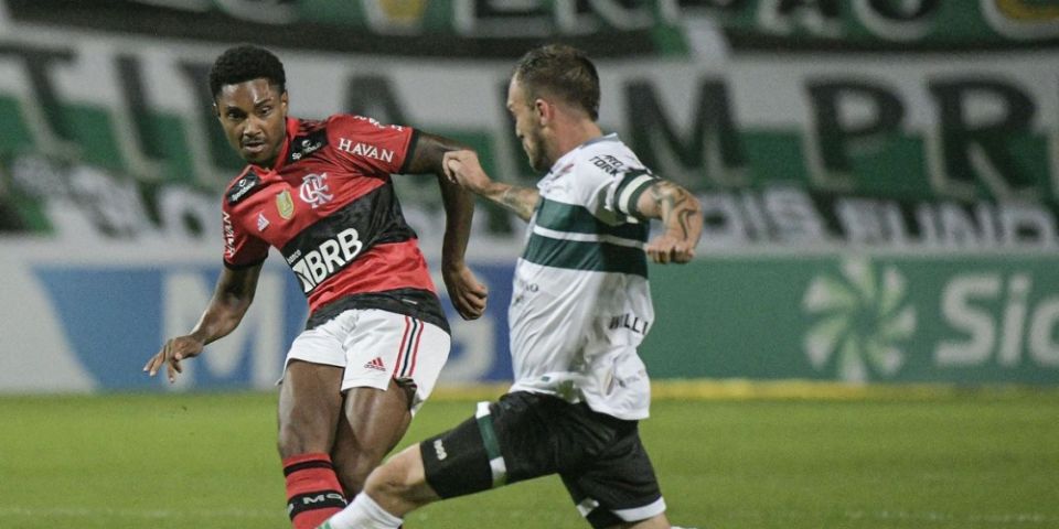 Flamengo e Coritiba jogam em Brasília de olho no G6 do Brasileirão