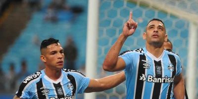 Grêmio faz 3 a 0 no Tombense e abre vantagem no G4 da Série B