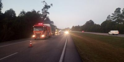 Caminhão pega fogo na BR-116 em Turuçu