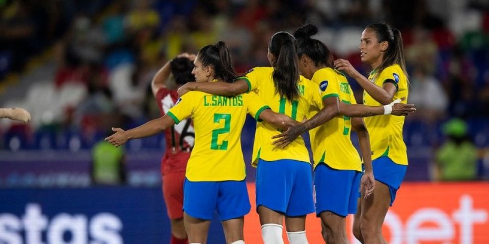 Brasil goleia Peru antes das semifinais da Copa América Feminina