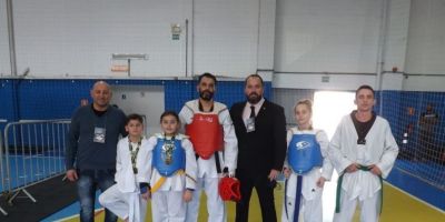 Atletas camaquenses participam de competição de Taekwondo em Pelotas