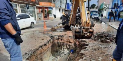 Rompimento de rede deixa centro de Camaquã sem água 