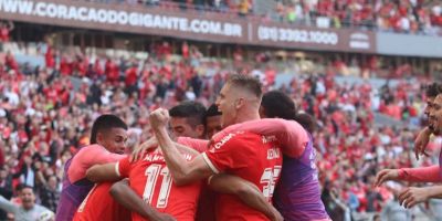 Inter goleia o Atlético-MG e segue em busca do topo na tabela