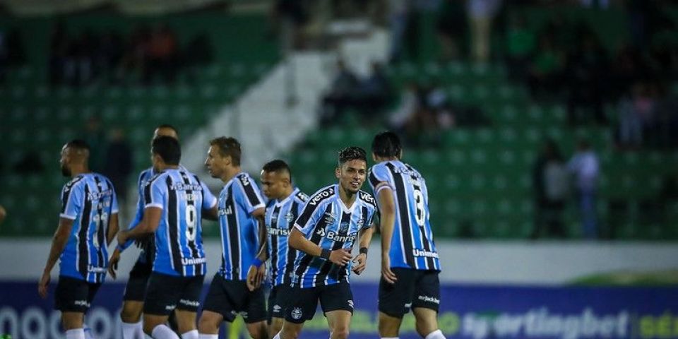 Grêmio volta a vencer fora de casa e assume vice-liderança da Série B