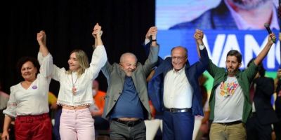 Chapa Lula-Alckmin registra candidatura no TSE