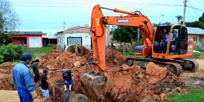 Infraestrutura realiza reparos na rua Colômbia, em Camaquã