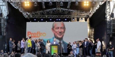 Ciro Gomes registra candidatura à presidência no TSE