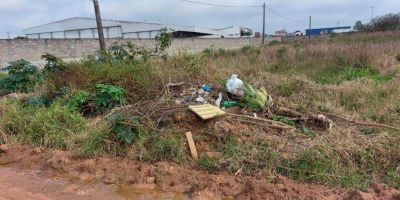 Entulho causa transtorno para os moradores do Parque Residencial do Arroio Duro em Camaquã