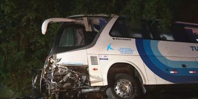 Motociclista morre após colisão frontal contra ônibus na ERS-040 em Viamão