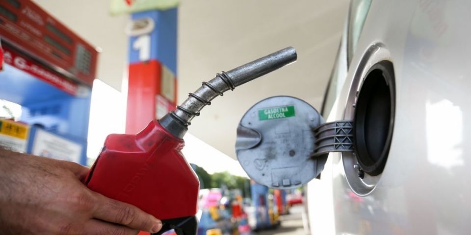 Petrobras anuncia redução de R$ 0,18 na gasolina para distribuidoras