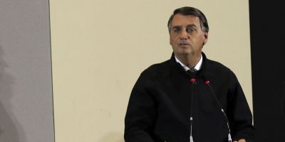 Bolsonaro promete manter zerados impostos federais de combustíveis