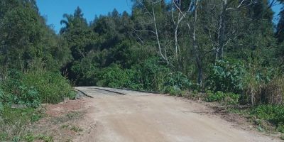 Internauta relata sobre buracos nas "cabeceiras" da ponte do Passo do Moinho em Camaquã