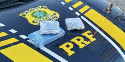 PRF prende mulher com dois quilos de cocaína na bolsa em Bagé