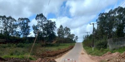 Após denúncias de moradores ao BJ News, rua do bairro Ouro Verde recebe serviços de manutenção