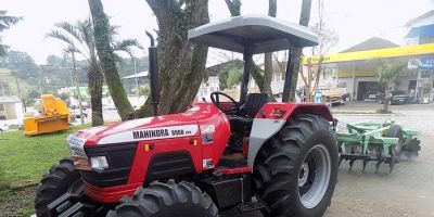 Dom Feliciano recebeu no último final de semana trator, globe e colheitadeira de milho