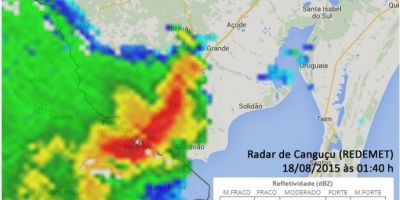 Tempestade com ventos fortíssimos em Jaguarão na madrugada desta terça-feira