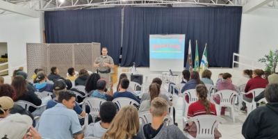 Brigada Militar participa de palestras sobre risco do consumo de bebida alcoólica e prevenção às drogas em Turuçu