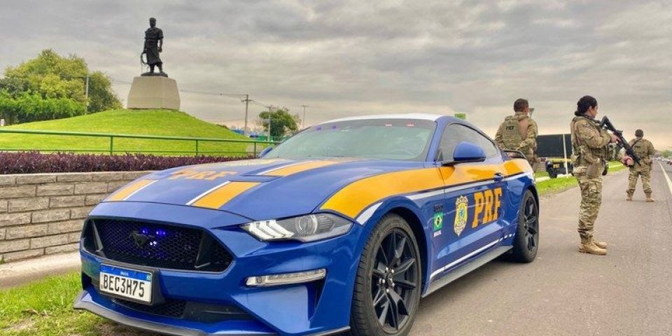 Mustang apreendido de traficante é transformado em viatura da PRF no RS