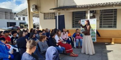 Projeto de Plantas Medicinais recebe estudantes de escola municipal em Camaquã