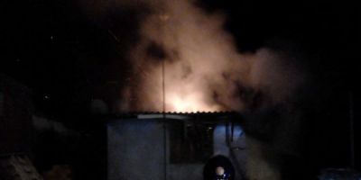 Incêndio destrói grande parte de residência em Tapes