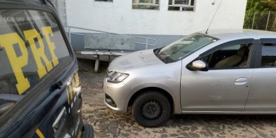 Dois homens são presos e um adolescente apreendido em carro roubado há poucas horas na Região Central do RS