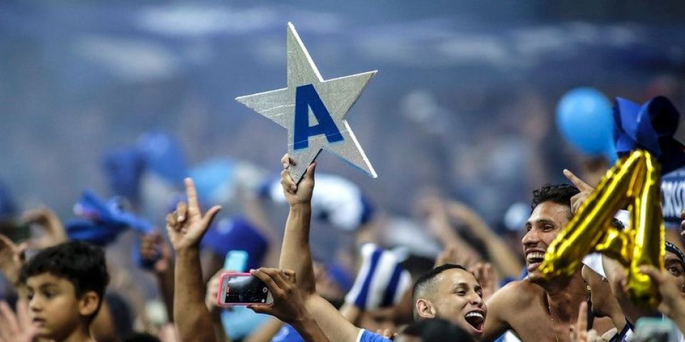 Cruzeiro goleia Vasco e está de volta à Série A do Brasileirão