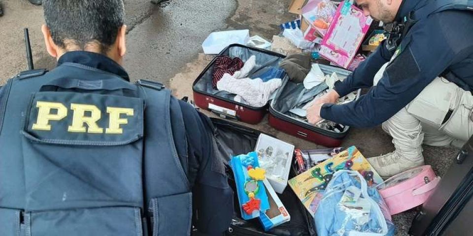 PRF prende mulher carregando iPhones escondidos dentro de brinquedos na BR-386