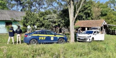 PRF prende quatro homens e recupera veículo roubado na BR-386