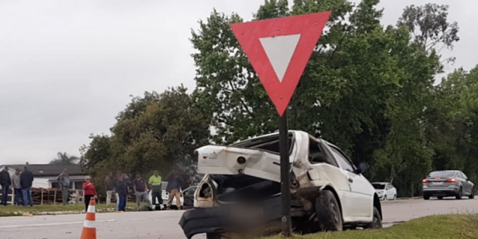 Acidente de trânsito deixa dois feridos na BR-116 em Cristal