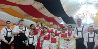 Grupo de dança da Escola Antônio Curi de Cristal participa da SüdOktoberFest em São Lourenço do Sul