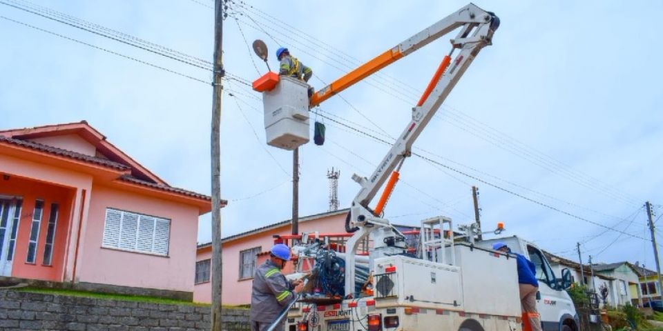 Cristal inicia processo de troca de lâmpadas no parque de iluminação