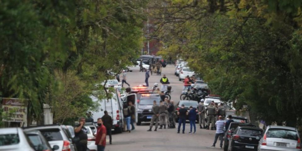 Tentativa de roubo mobiliza polícia em Porto Alegre