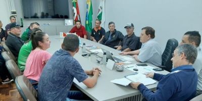 Prefeito de Camaquã recebe pais de alunos de duas escolas do interior