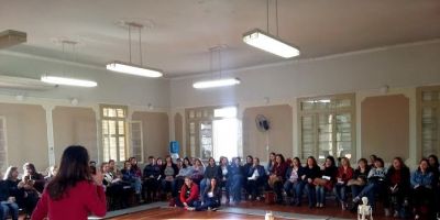 Professores de Educação Infantil da Rede Municipal de Ensino participam de encontro de formação pedagógica