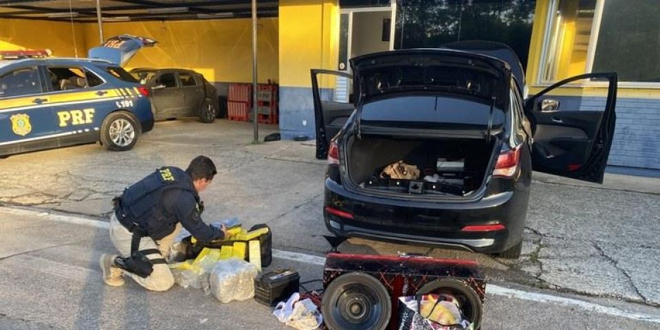 PRF prende casal transportando maconha e Skunk em Pelotas