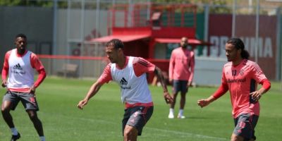 Inter enfrenta o Coritiba neste domingo para seguir na perseguição ao Palmeiras