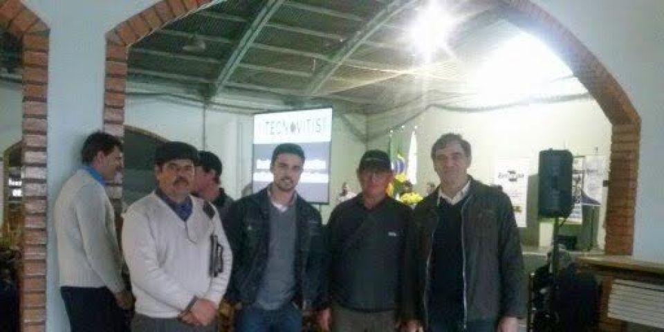 Comitiva de produtores camaquenses participa de seminário em viticultura em Bento Gonçalves