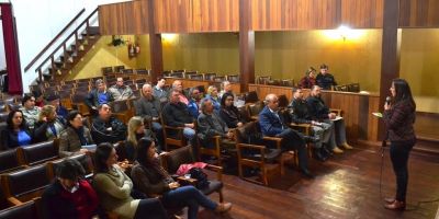 Prefeito de Camaquã reúne-se com tradicionalistas