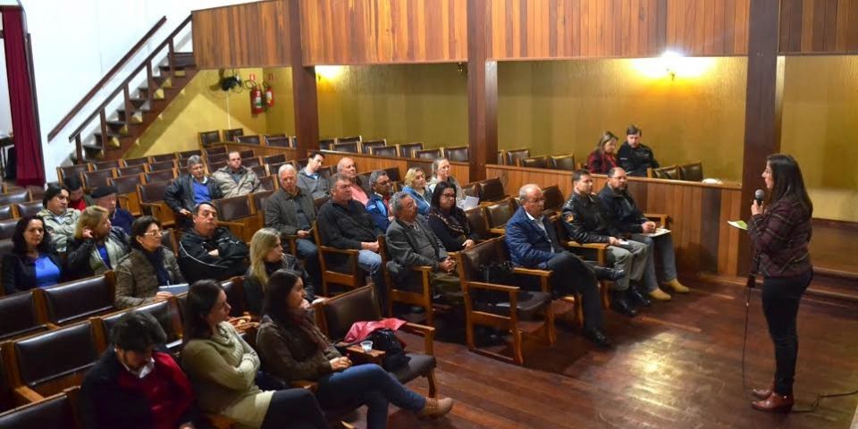Prefeito de Camaquã reúne-se com tradicionalistas