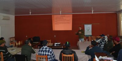 Curso de operador de tratores agrícolas profissionaliza agricultores camaquenses