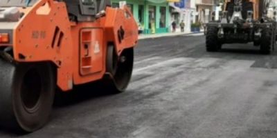 Obras de asfalto seguem alterando o trânsito no centro de Camaquã