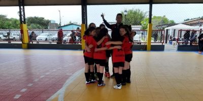 Equipe de futsal feminino infantil da Escola Vicente Garcia é campeã da etapa da 12ª coordenadoria do JERGS 2022