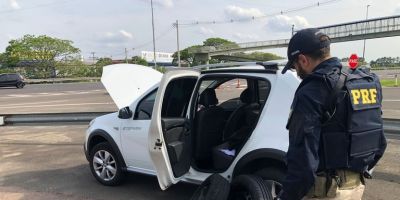 Casal é preso com carro roubado após perseguição na BR-116 na Região Metropolitana 