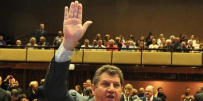 Líder do PMDB na Assembleia chama funcionários públicos de "vadios"