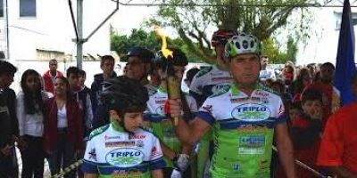 Condução da Chama Votiva para praça Zeca Netto marca abertura das comemorações à Pátria em Camaquã